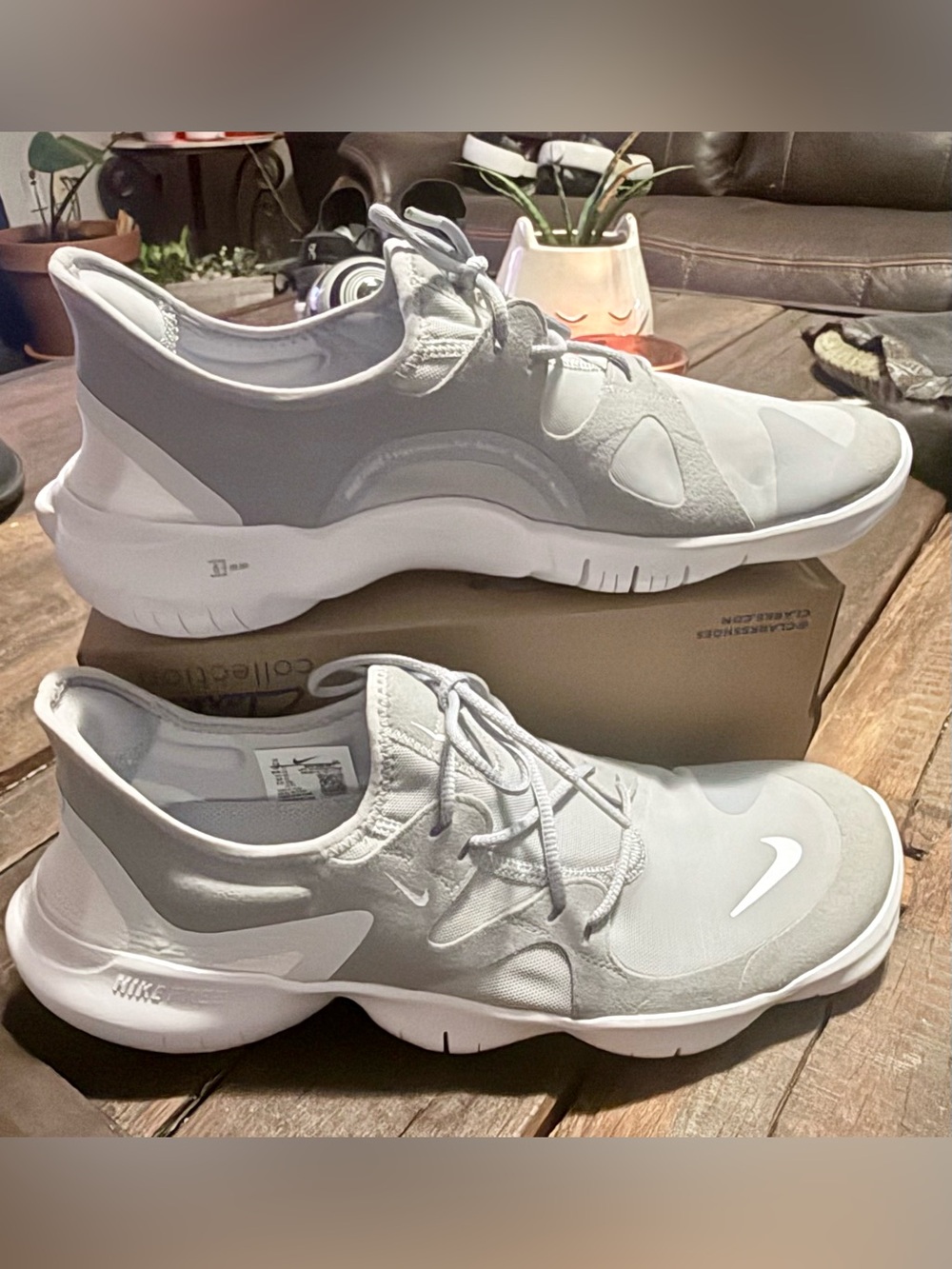 Nike Men’s Light Grey Athletic Sneakers